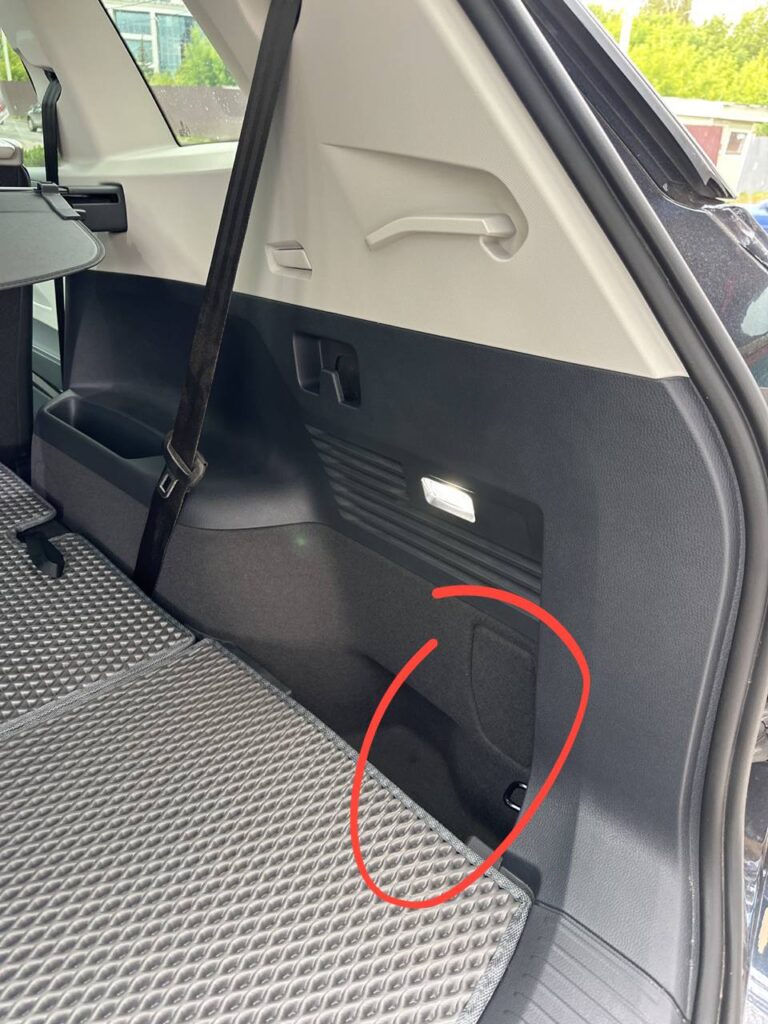 VW ID.6 люк в багажнике для разблокировки зарядного порта
